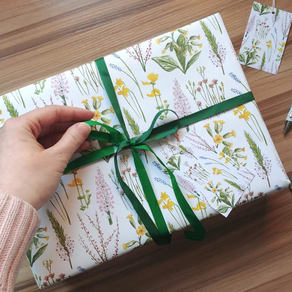 Woodland Flowers Gift Wrap and Tag Set